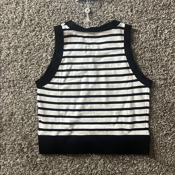 Chanel Crop Top - Picture 4 of 4